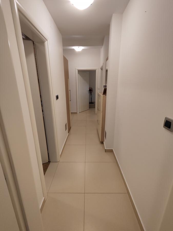 Luksuzno opremljen stan u centru grada 9