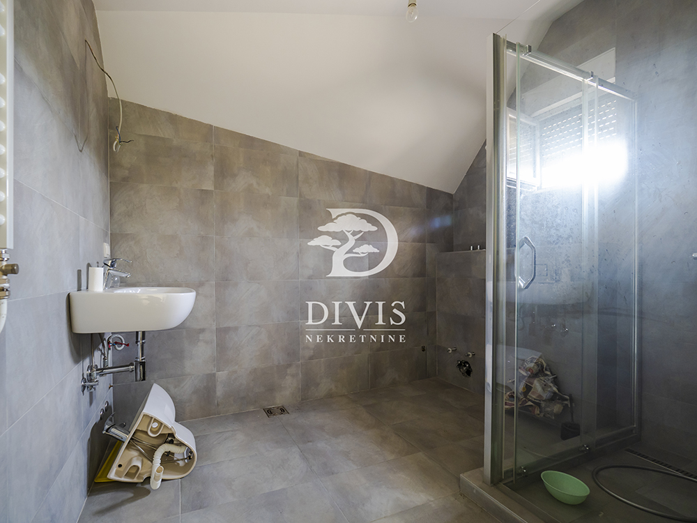 Budimska  4 0 stan sa terasom od 44m2  garažno 5