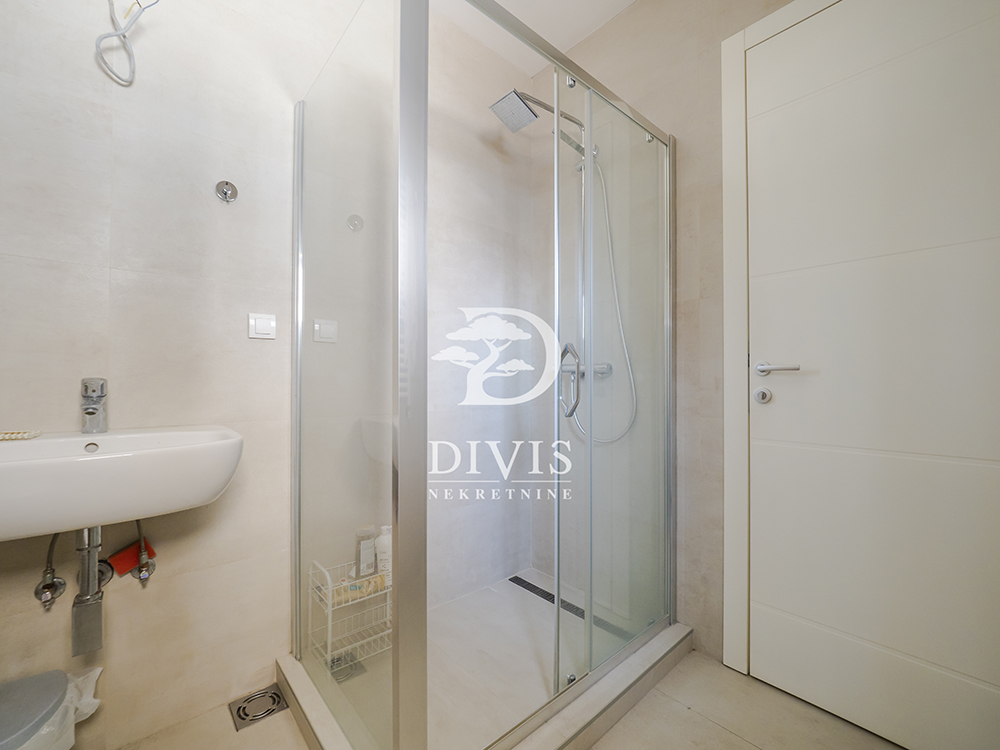 Budimska  4 0 stan sa terasom od 44m2  garažno 3