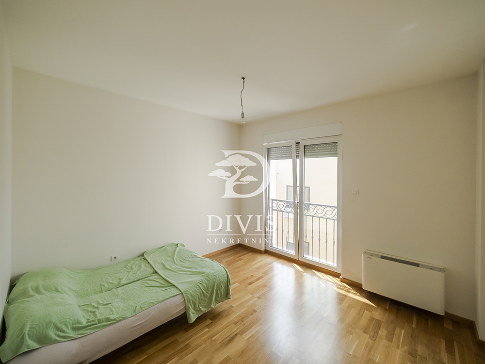 Budimska  4 0 stan sa terasom od 44m2  garažno 4