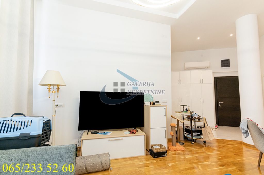 Vračar  Hram Sv  Save   Šumatovačka 61m2 4