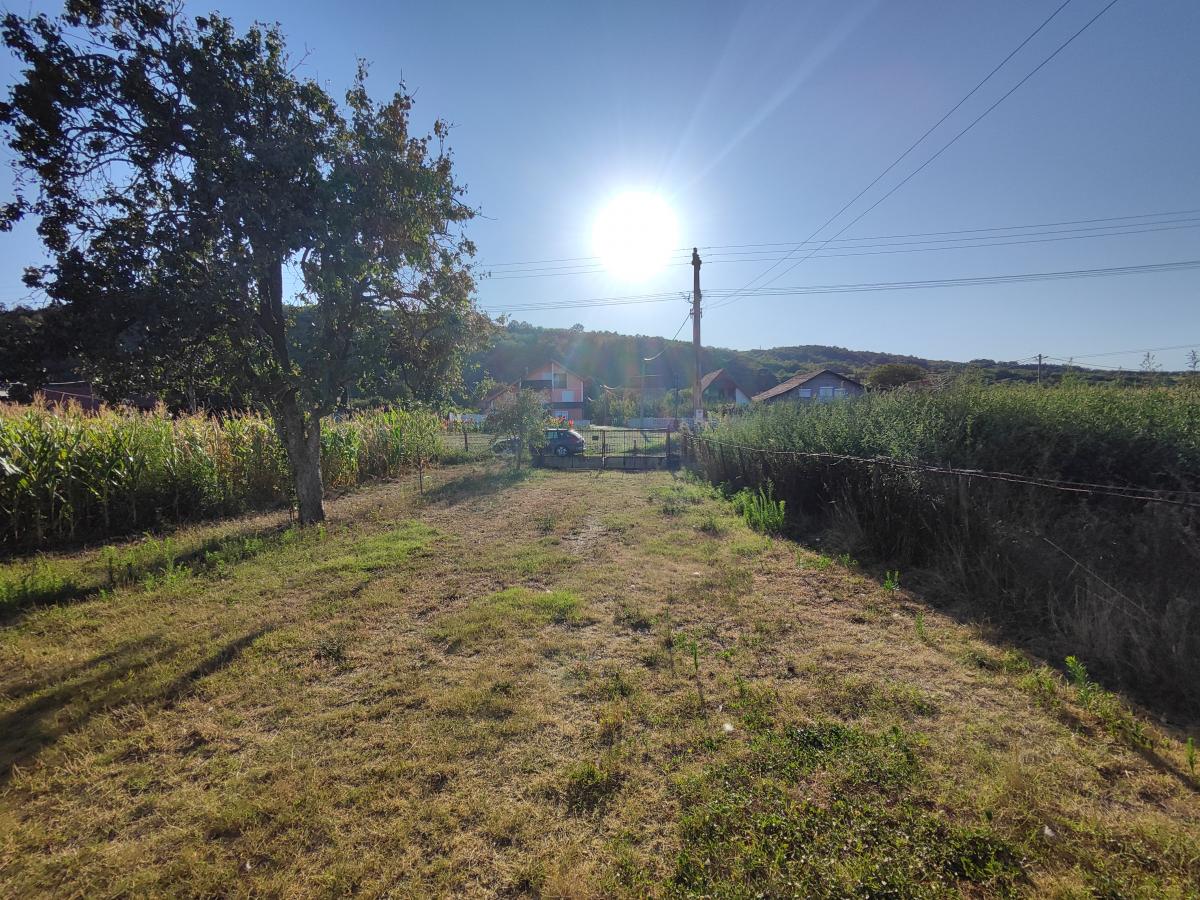 Novija,komforna kuća uz glavni put 13