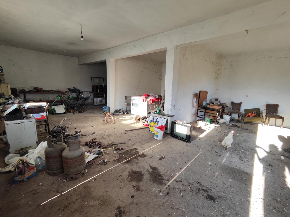 Novija,komforna kuća uz glavni put 14