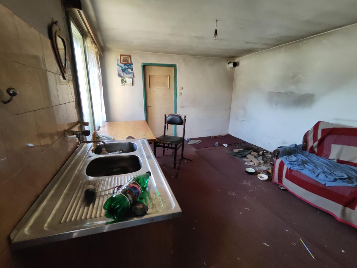 Novija,komforna kuća uz glavni put 15