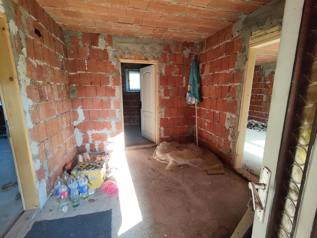 Novija,komforna kuća uz glavni put 3