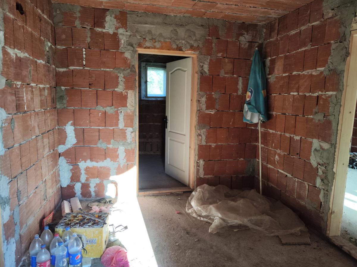 Novija,komforna kuća uz glavni put 4