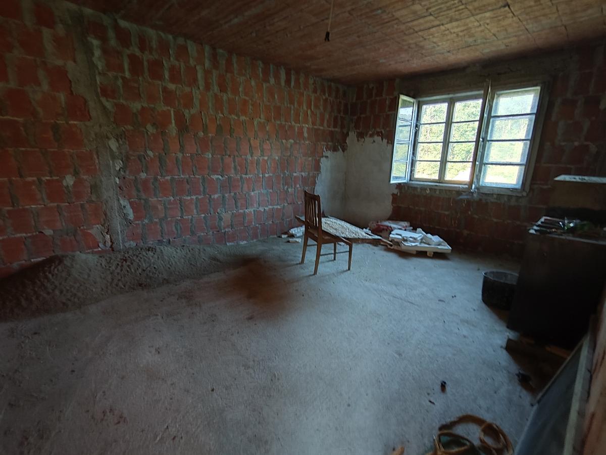 Novija,komforna kuća uz glavni put 5