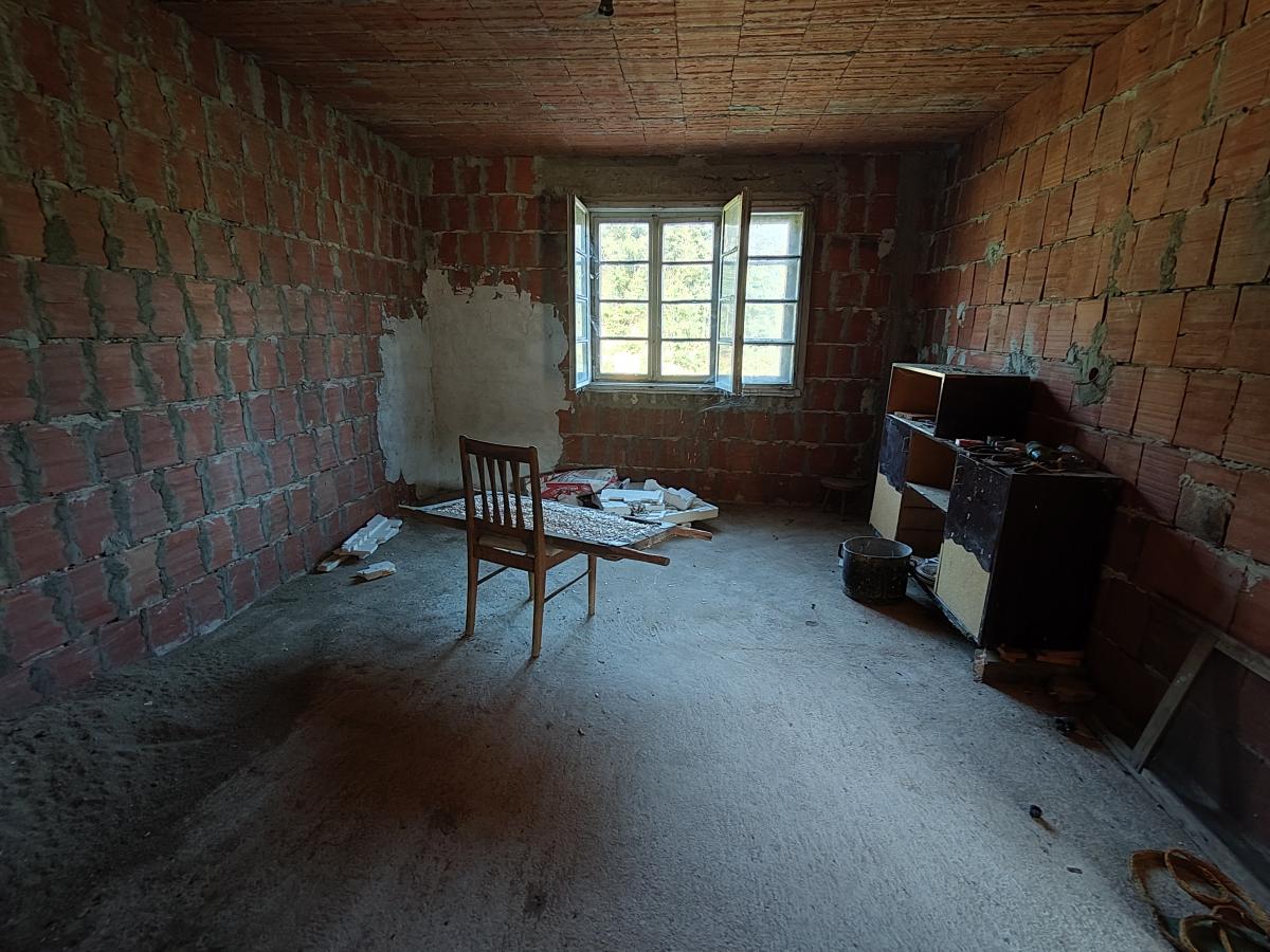 Novija,komforna kuća uz glavni put 6