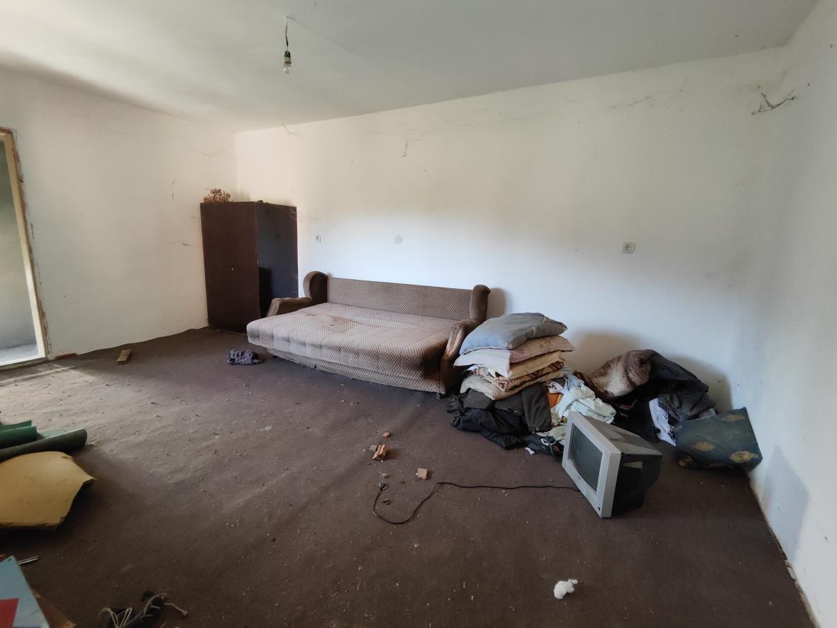 Novija,komforna kuća uz glavni put 7