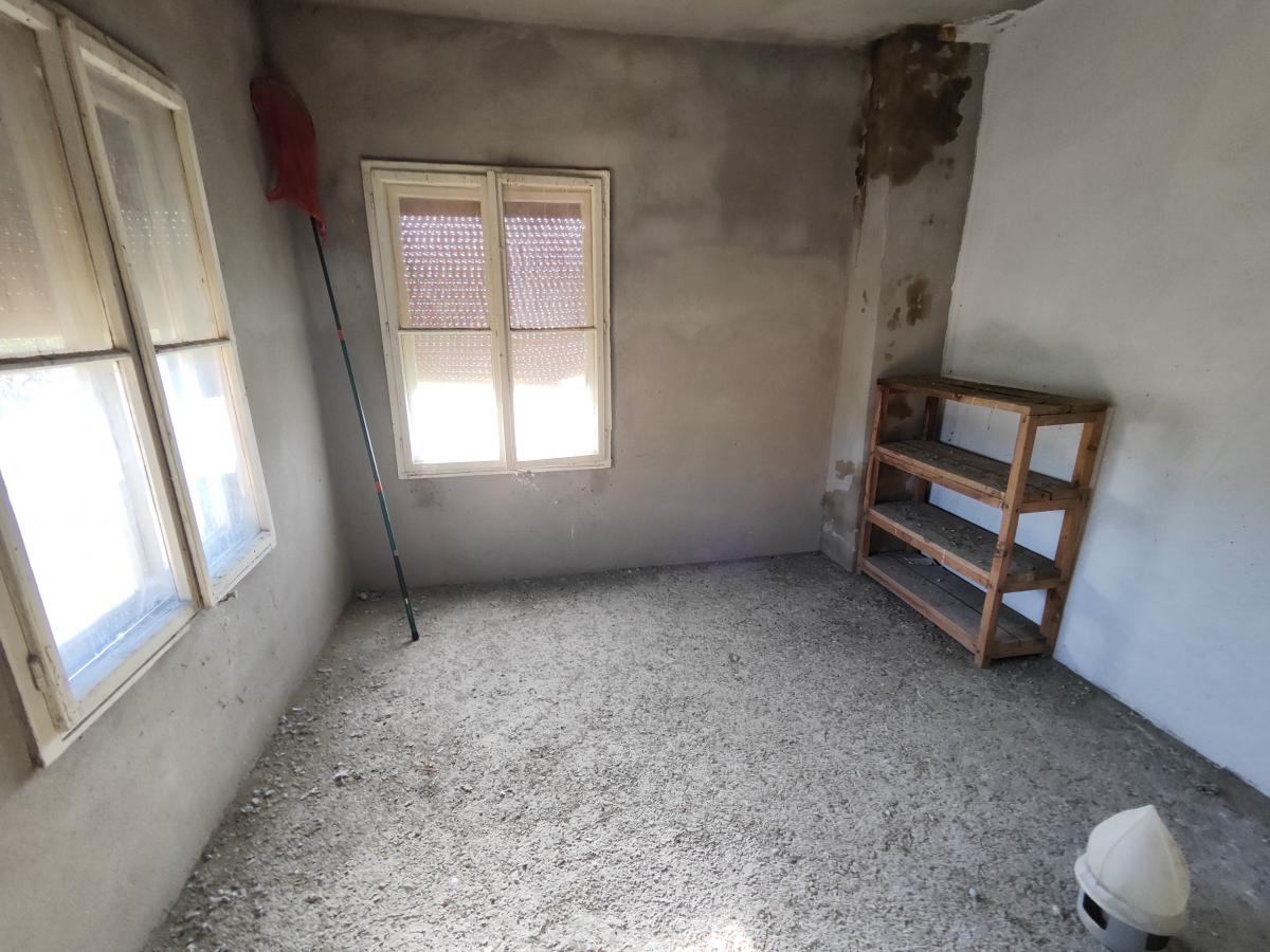 Novija,komforna kuća uz glavni put 8