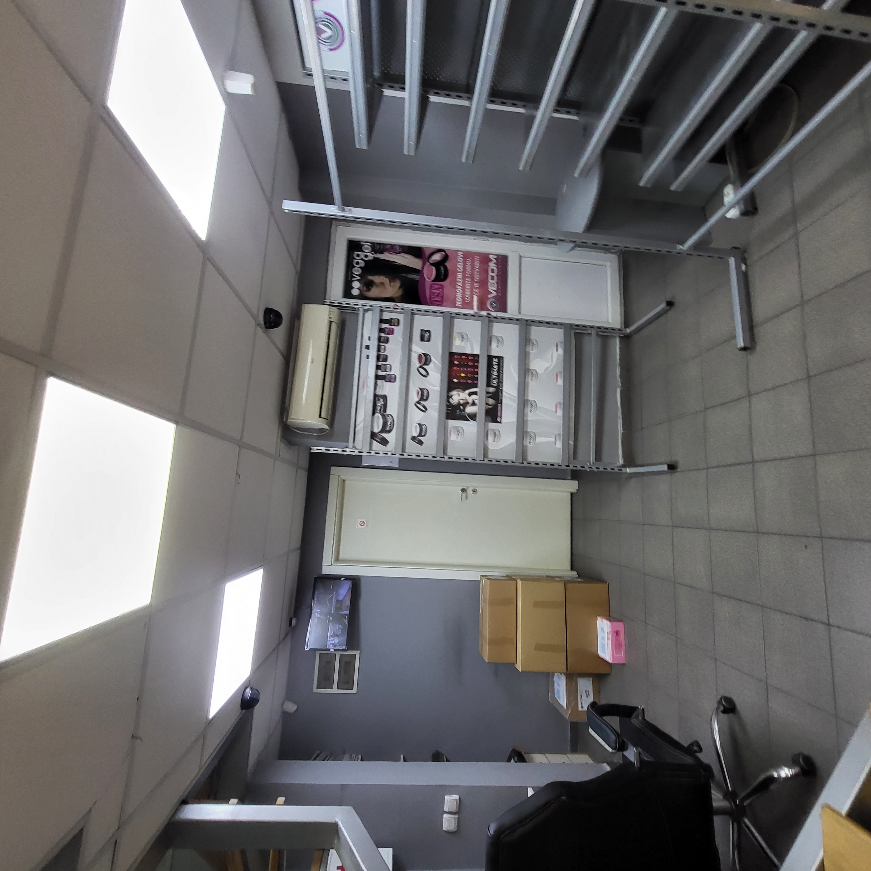 Prodajemo poslovni prostor 27m2  1  0  Gvozdićeva 2