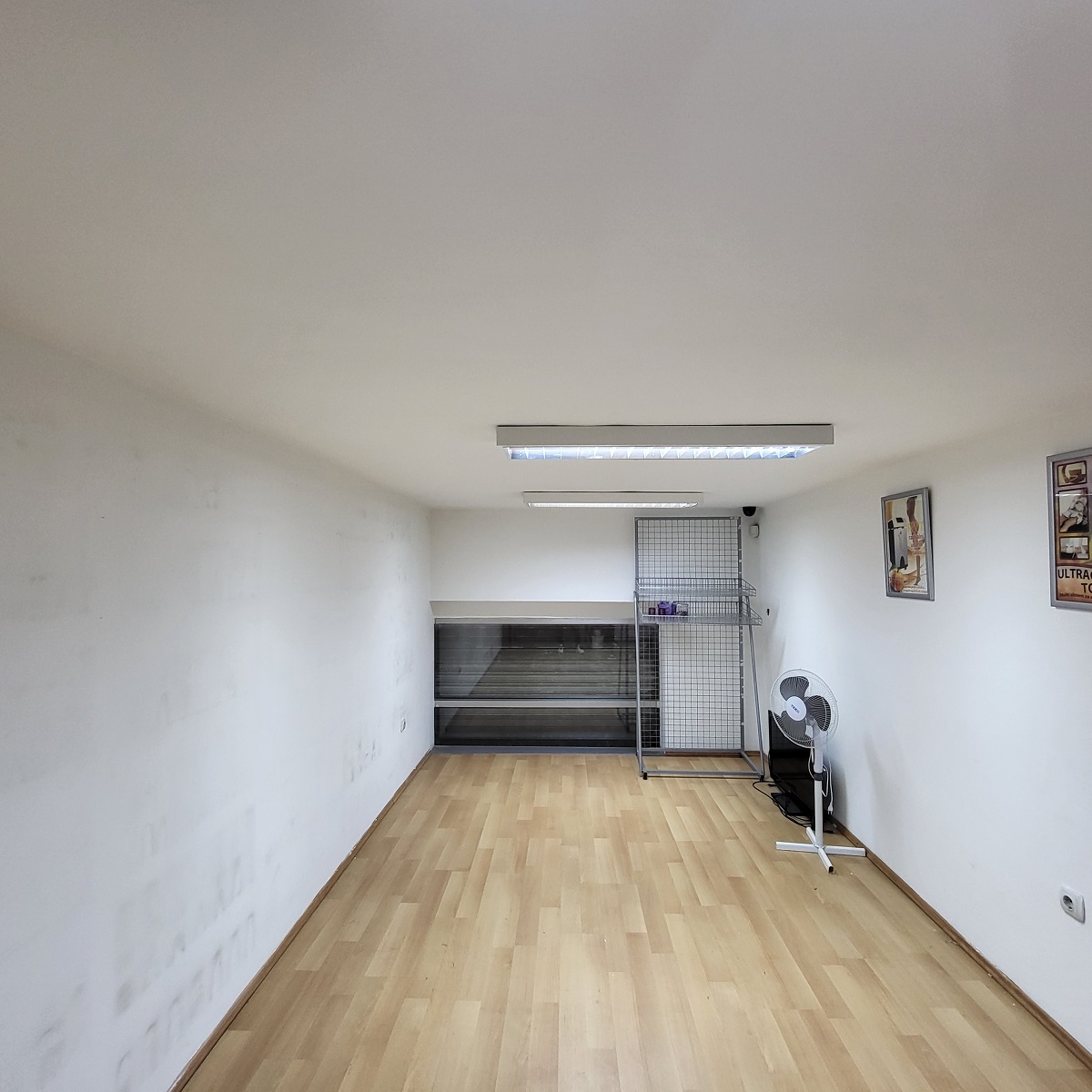 Prodajemo poslovni prostor 27m2  1  0  Gvozdićeva 3