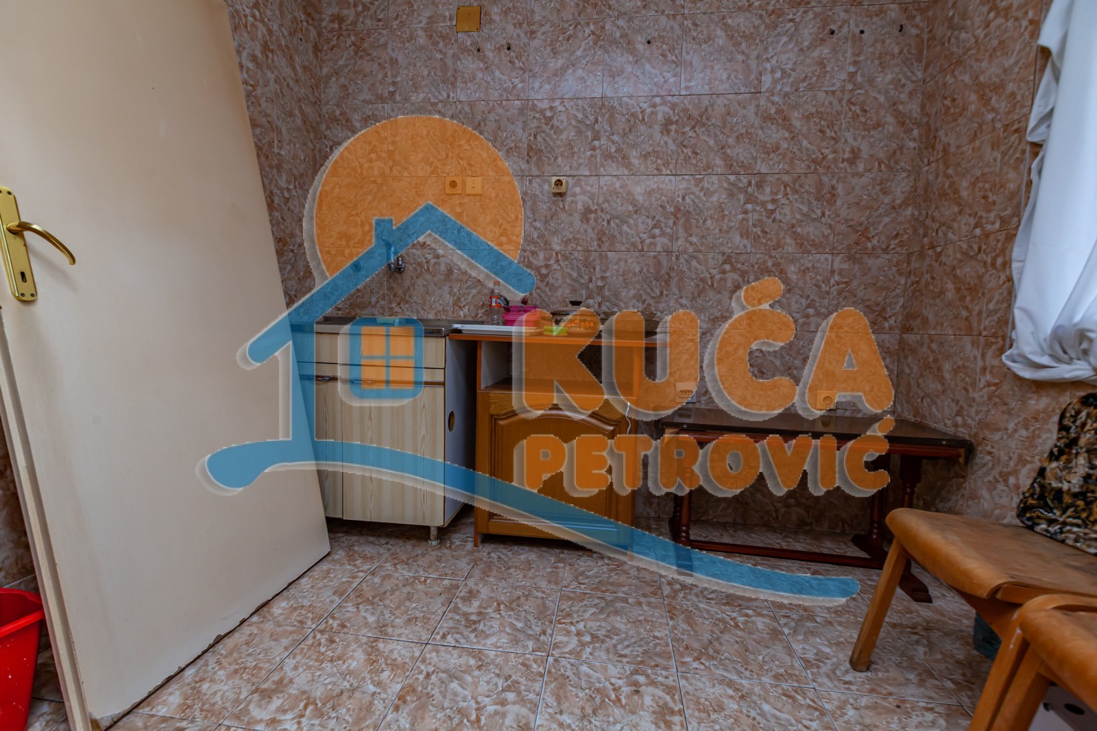 Trosoban stan, 101 m2, Donji Komren, Humska ID: p-012340 8