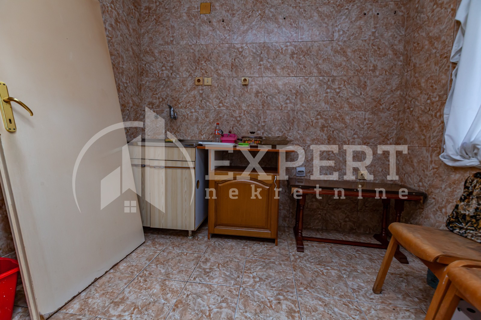 Trosoban stan, 101 m2, Donji Komren, Humska ID: p-012340 8