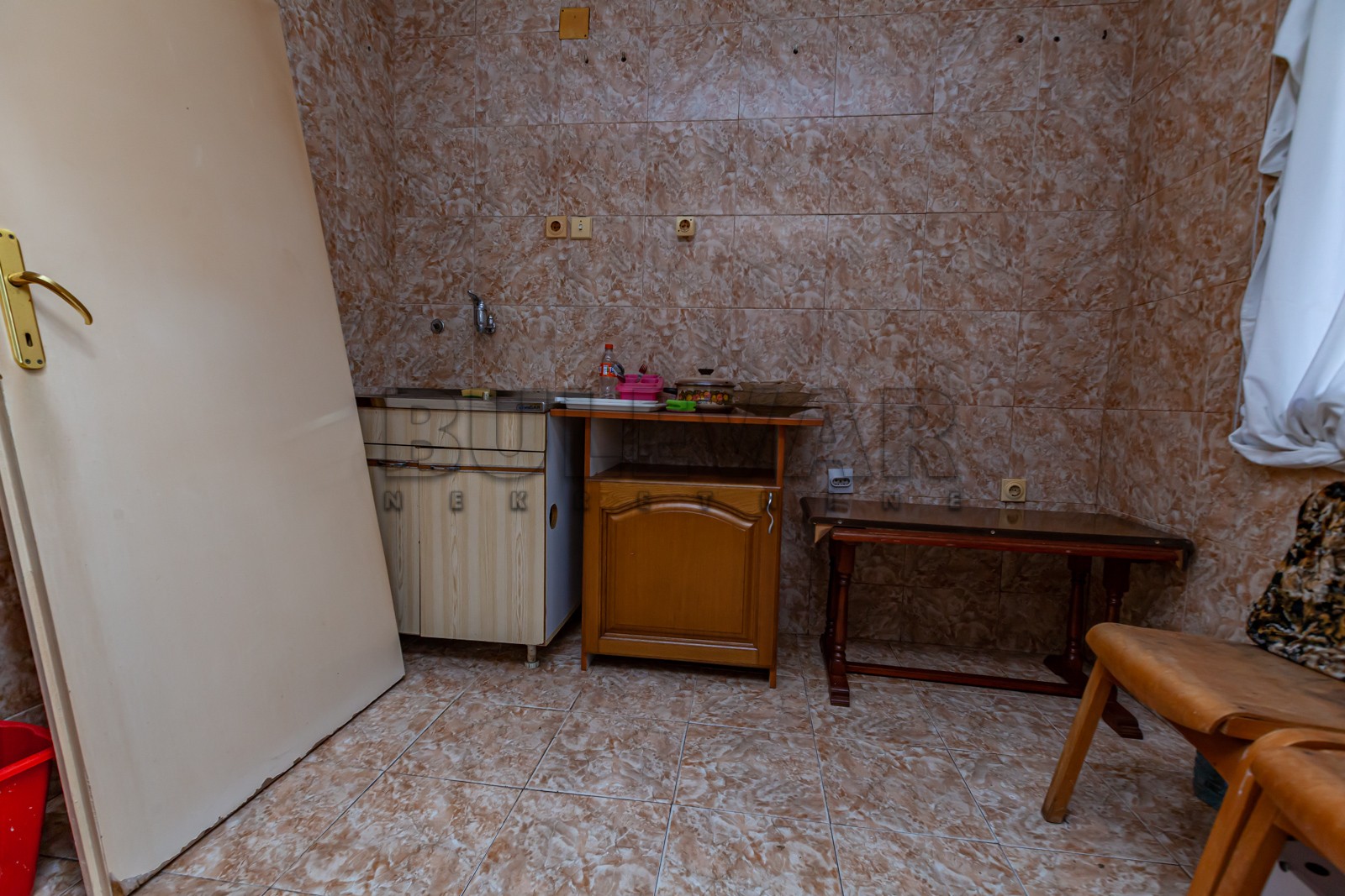 Trosoban stan, 101 m2, Donji Komren, Humska ID: p-012340 8