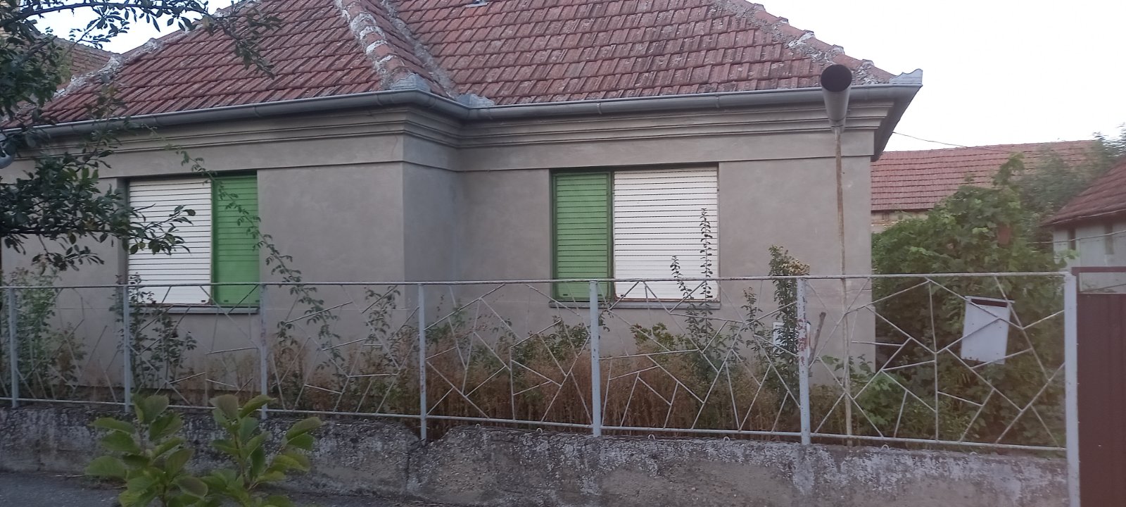 Prodajem kucu u Perlezu 1