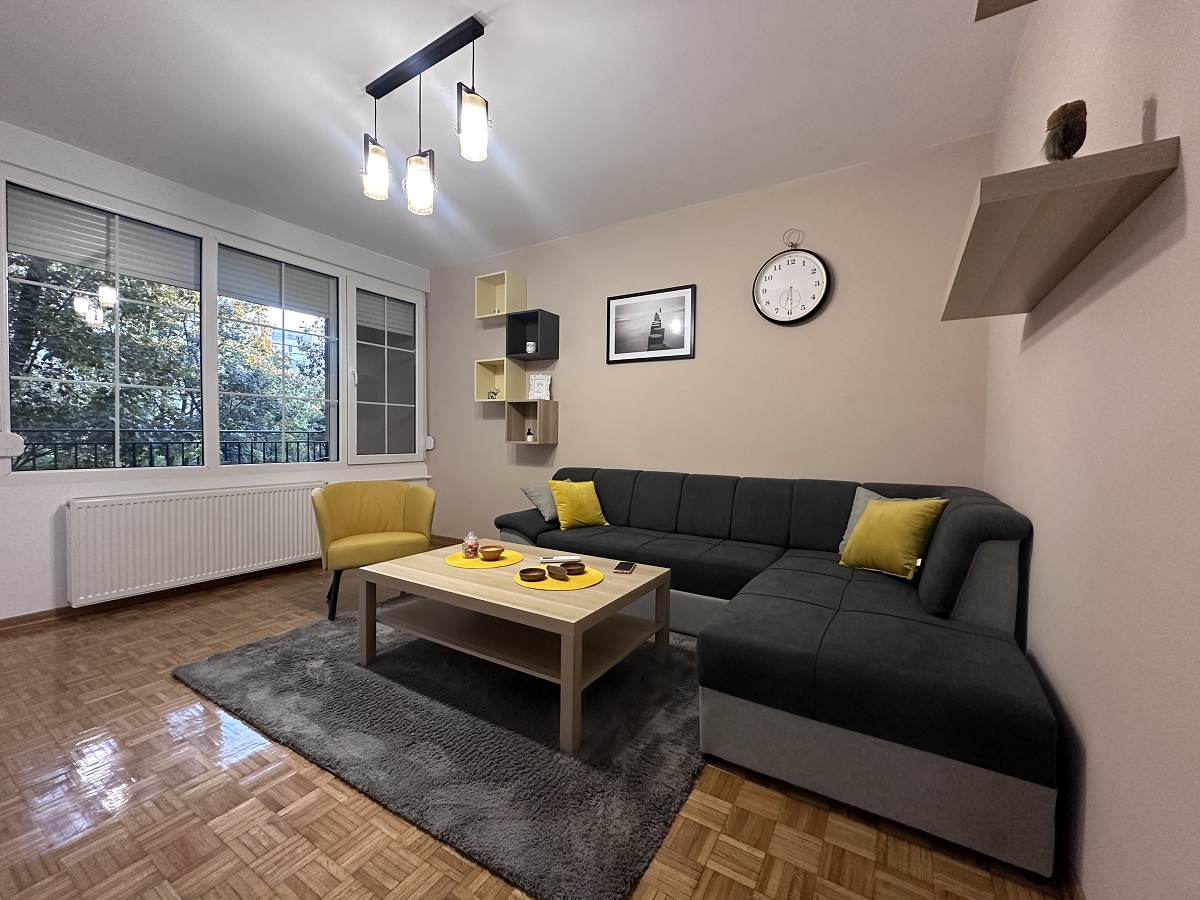 Renoviran dvoiposoban stan na Konjarniku  67m2 1