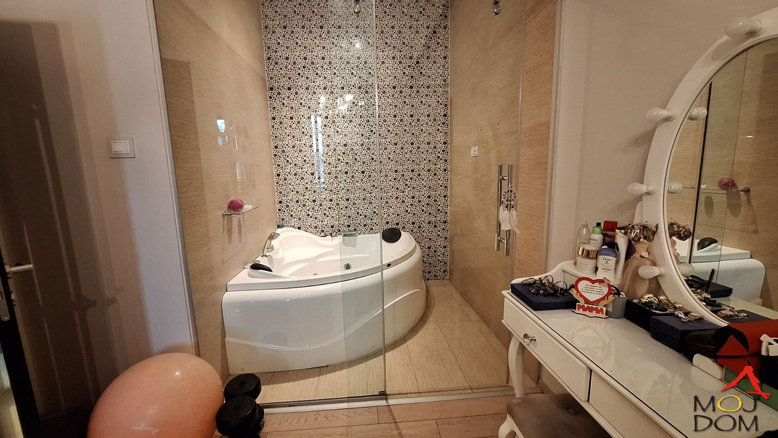 Stan,NOVI SAD,BULEVAR,kv: 120, € 370800, ID: 1028927 40