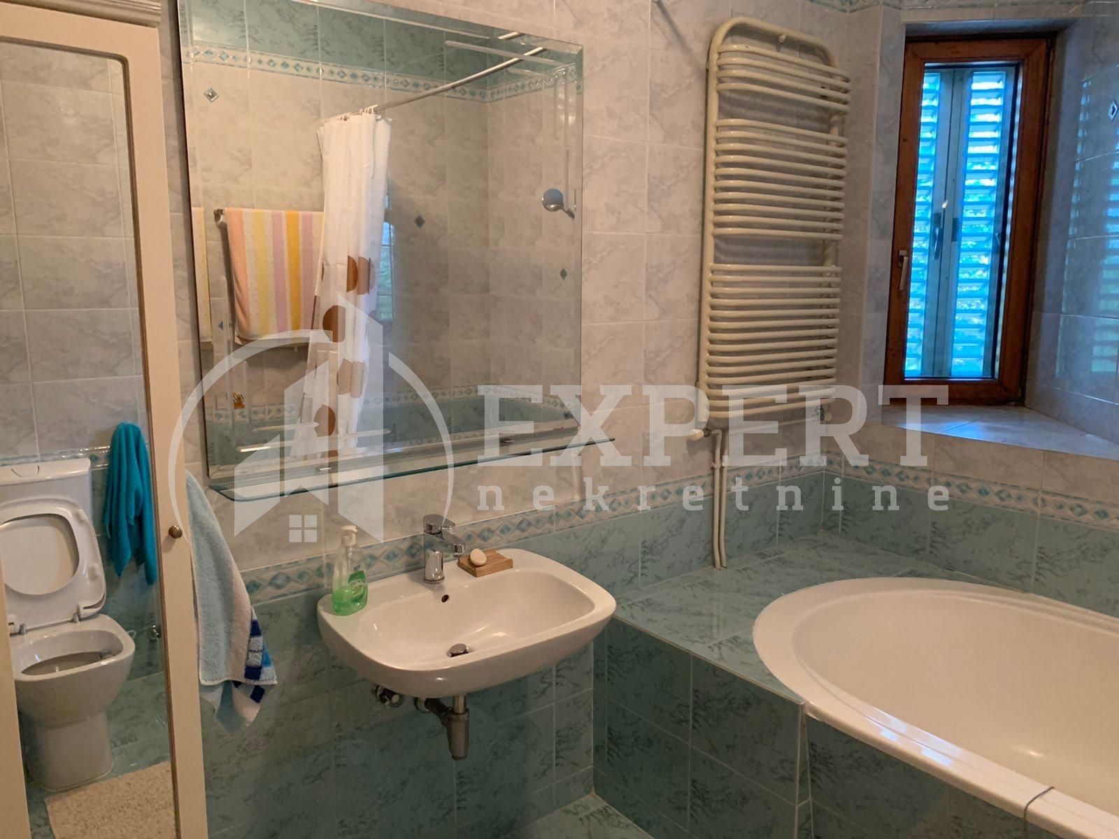 četvorosobna kuća, 290 m2, Pantelej, Jesenjinova ID: i-012325 23