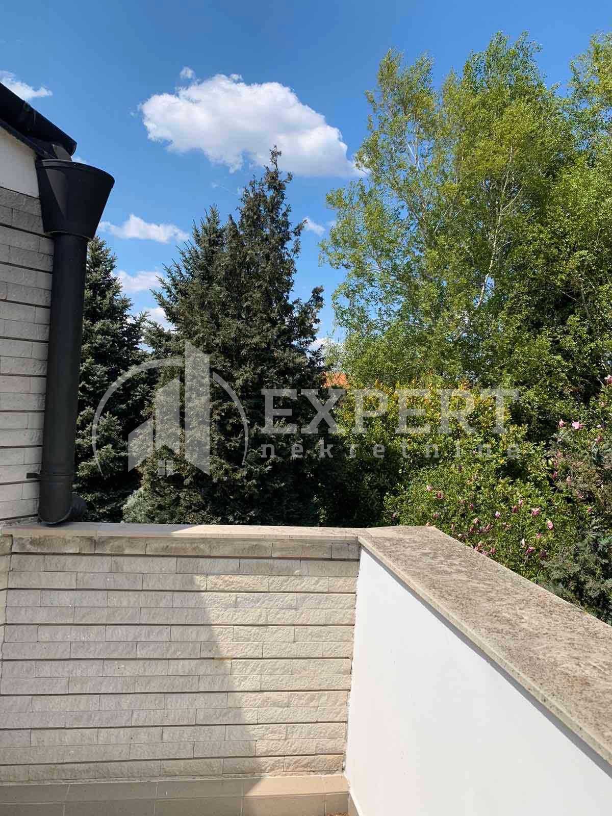 četvorosobna kuća, 290 m2, Pantelej, Jesenjinova ID: i-012325 25