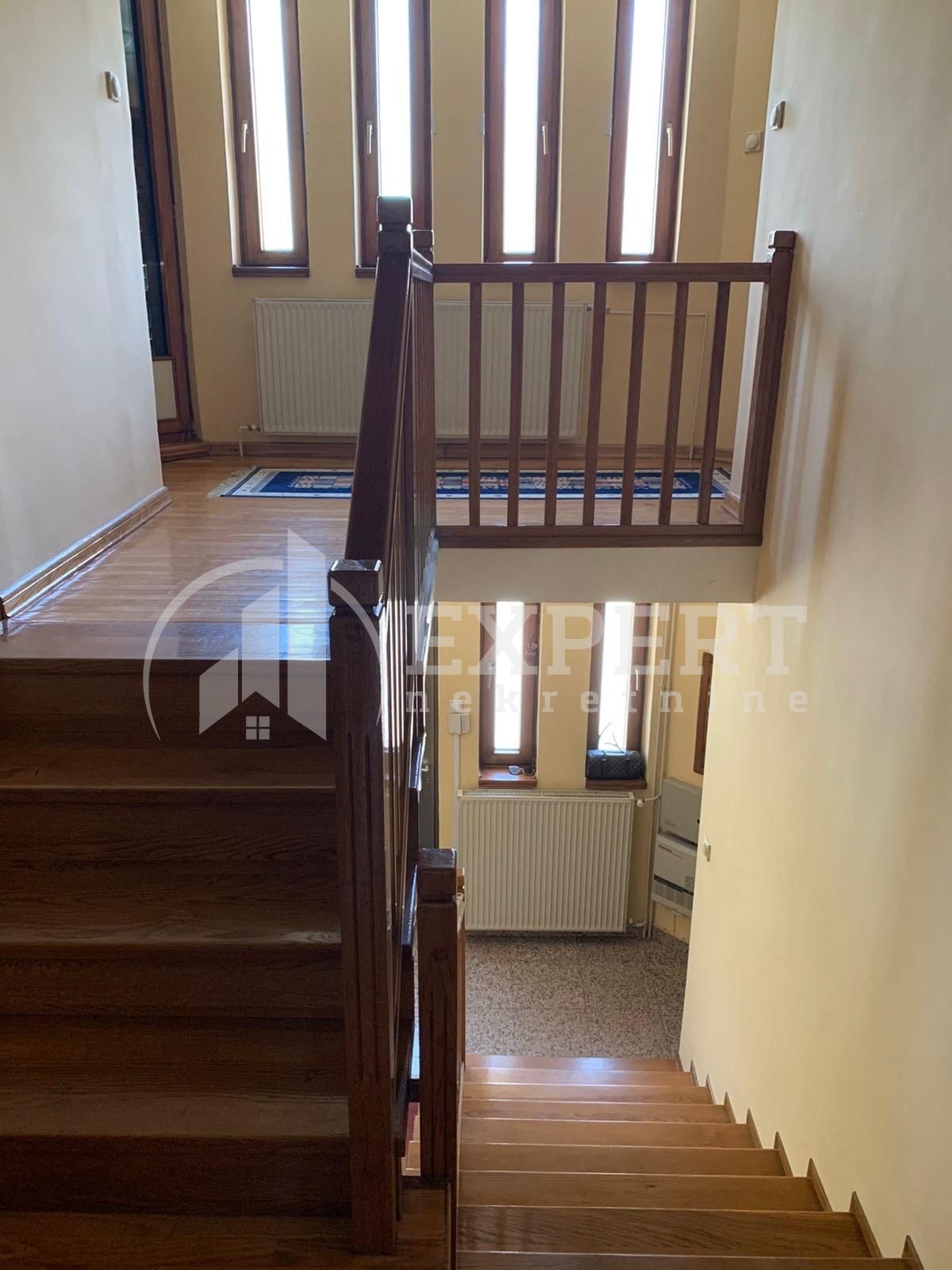 četvorosobna kuća, 290 m2, Pantelej, Jesenjinova ID: i-012325 27