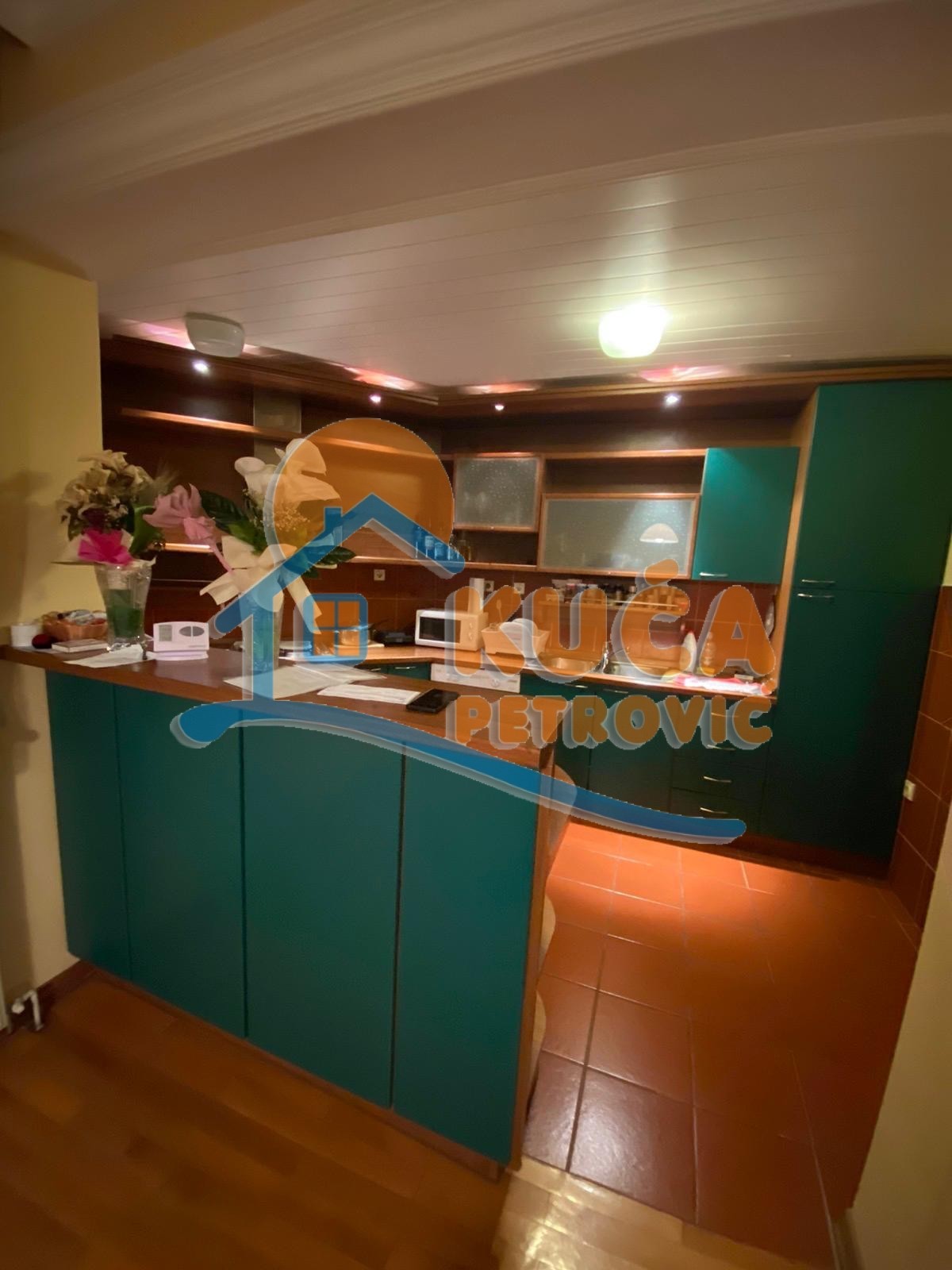 četvorosobna kuća, 290 m2, Pantelej, Jesenjinova ID: i-012325 11