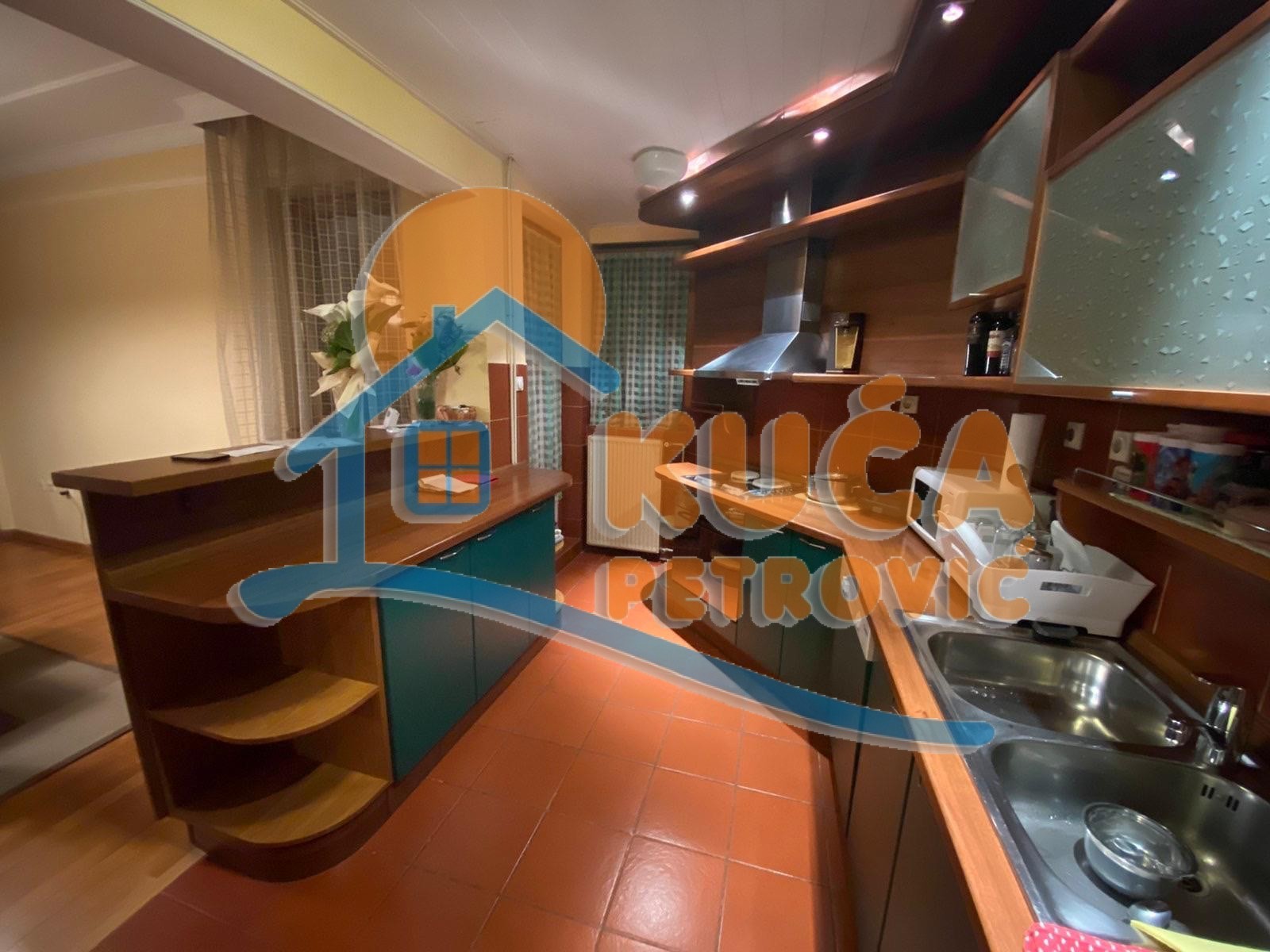 četvorosobna kuća, 290 m2, Pantelej, Jesenjinova ID: i-012325 12