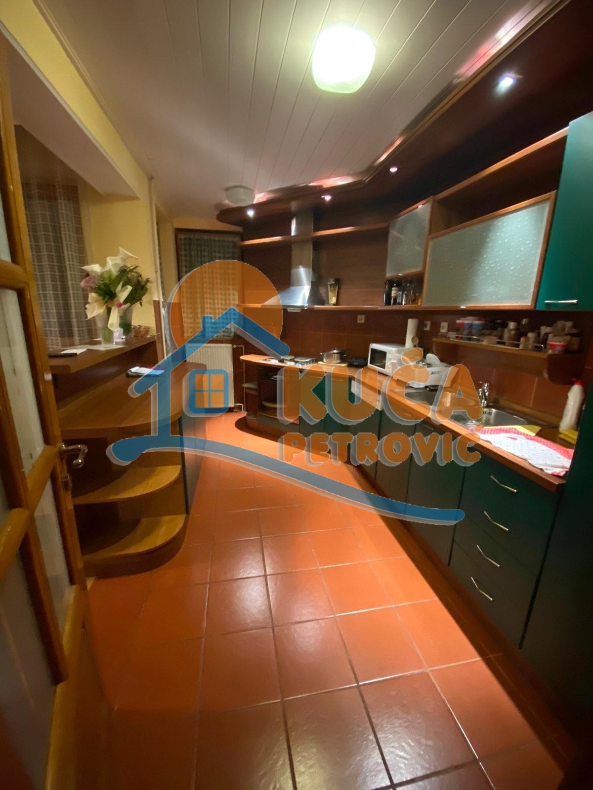 četvorosobna kuća, 290 m2, Pantelej, Jesenjinova ID: i-012325 14