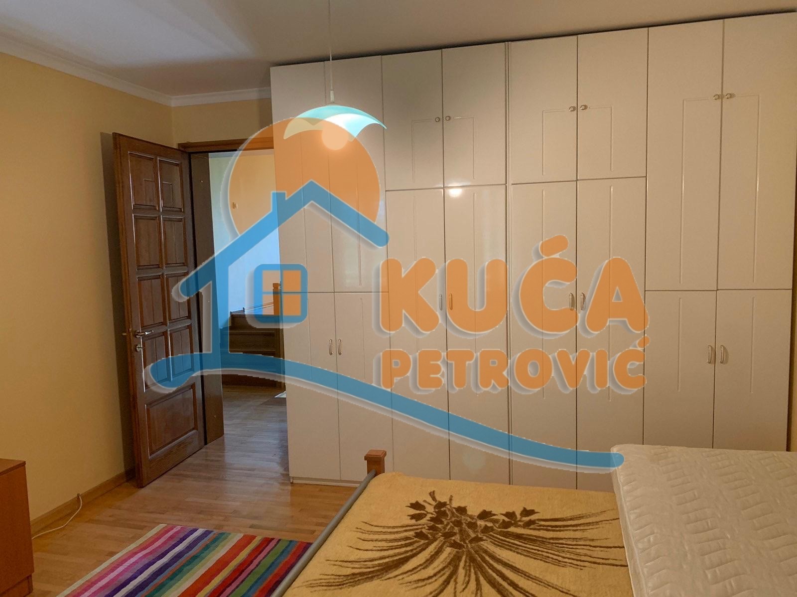 četvorosobna kuća, 290 m2, Pantelej, Jesenjinova ID: i-012325 18