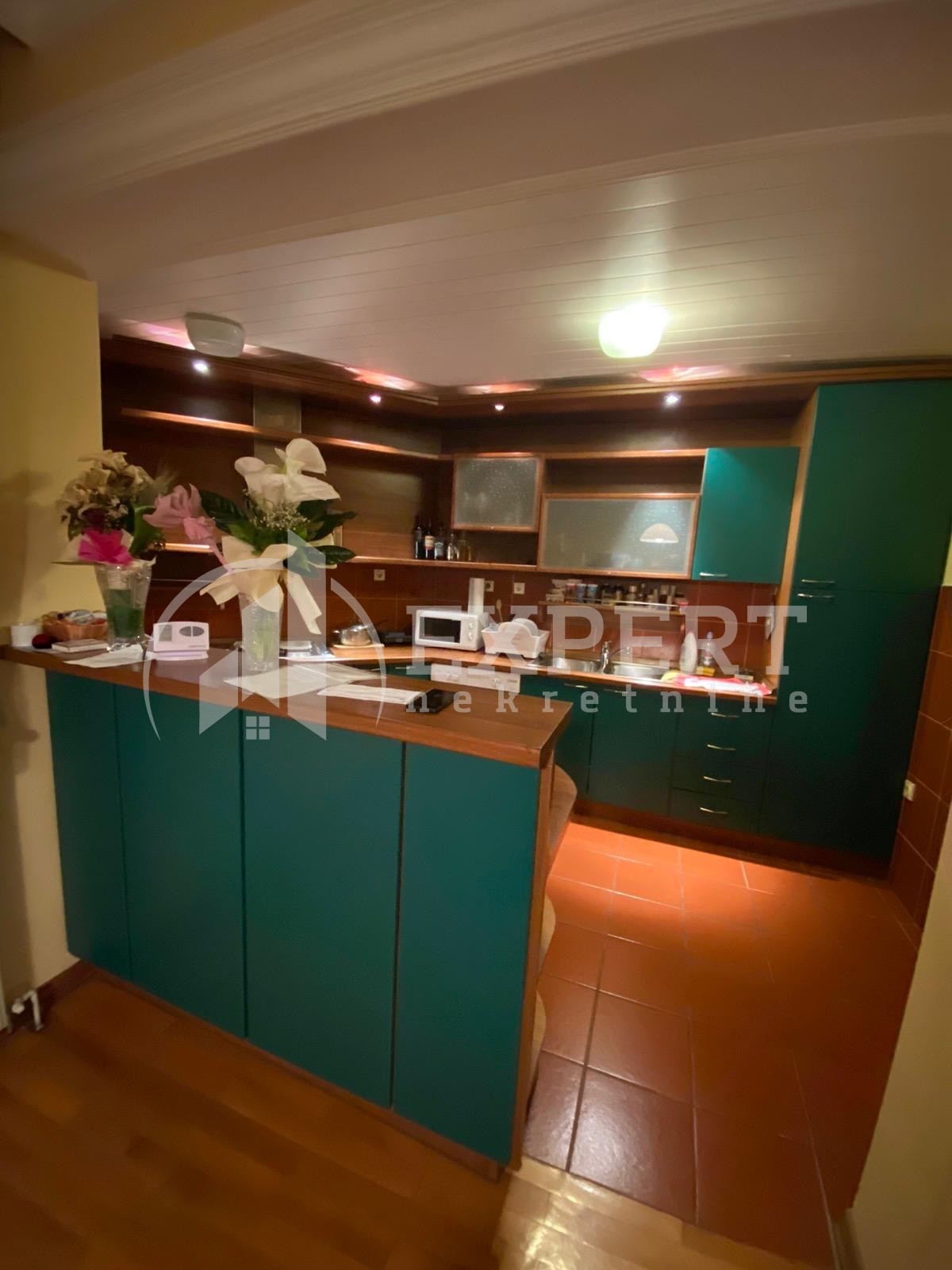 četvorosobna kuća, 290 m2, Pantelej, Jesenjinova ID: i-012325 11