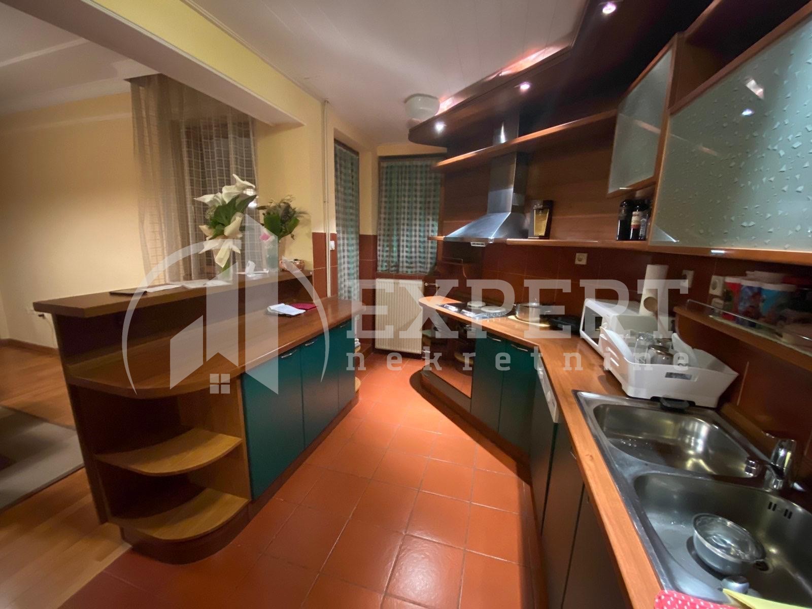 četvorosobna kuća, 290 m2, Pantelej, Jesenjinova ID: i-012325 12