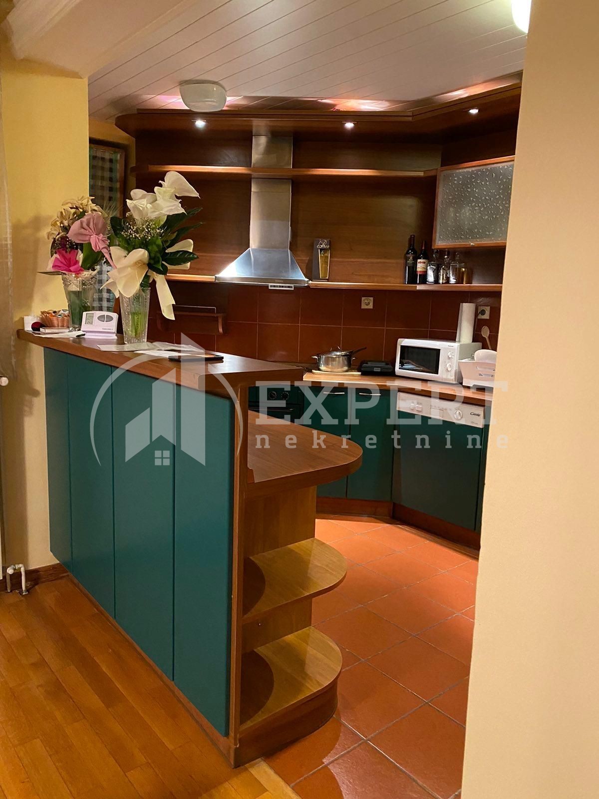 četvorosobna kuća, 290 m2, Pantelej, Jesenjinova ID: i-012325 13