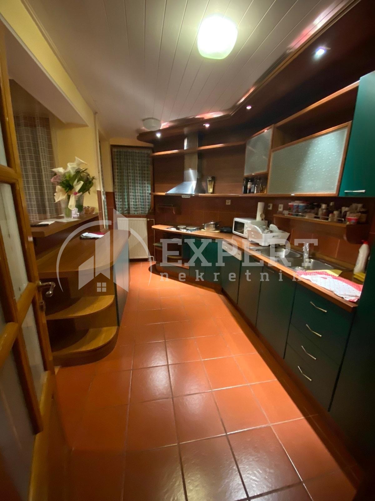 četvorosobna kuća, 290 m2, Pantelej, Jesenjinova ID: i-012325 14