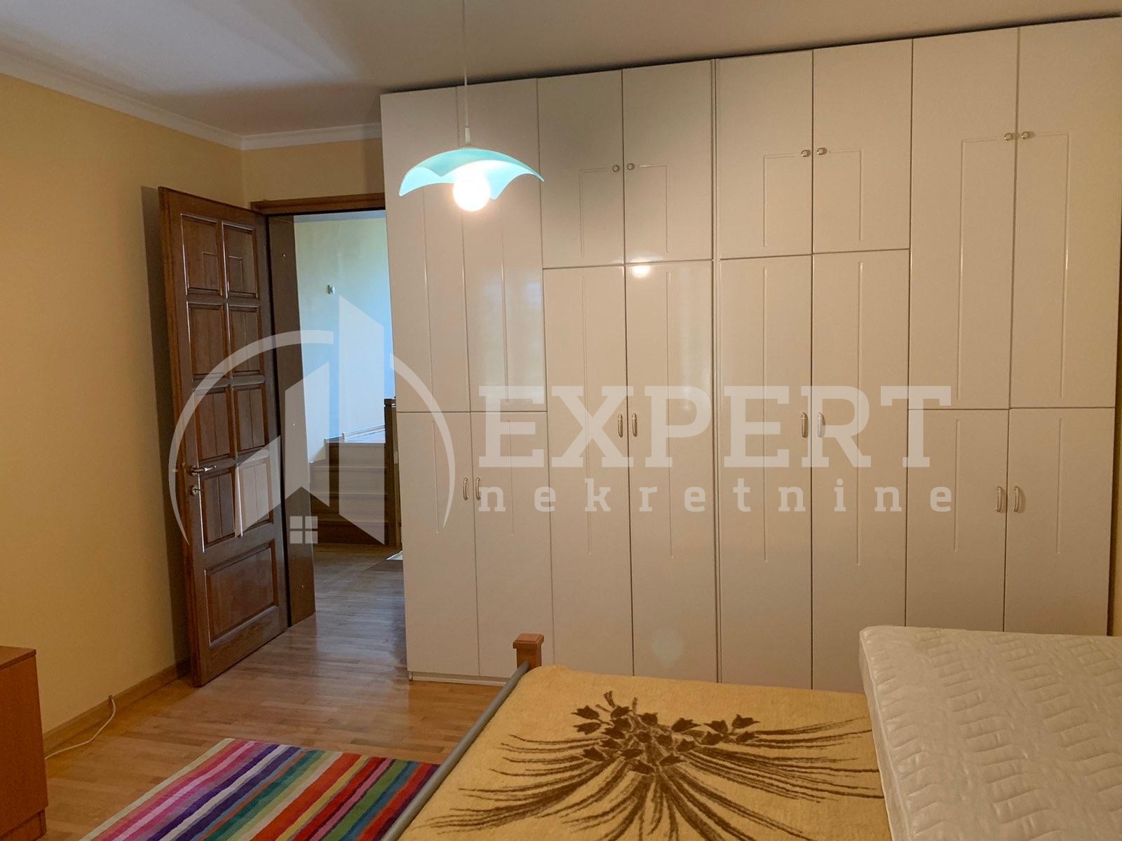 četvorosobna kuća, 290 m2, Pantelej, Jesenjinova ID: i-012325 18