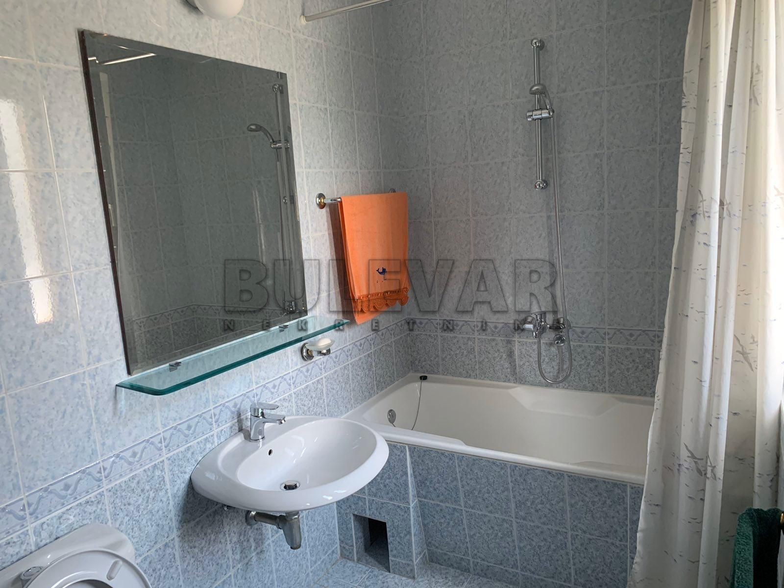 četvorosobna kuća, 290 m2, Pantelej, Jesenjinova ID: i-012325 22