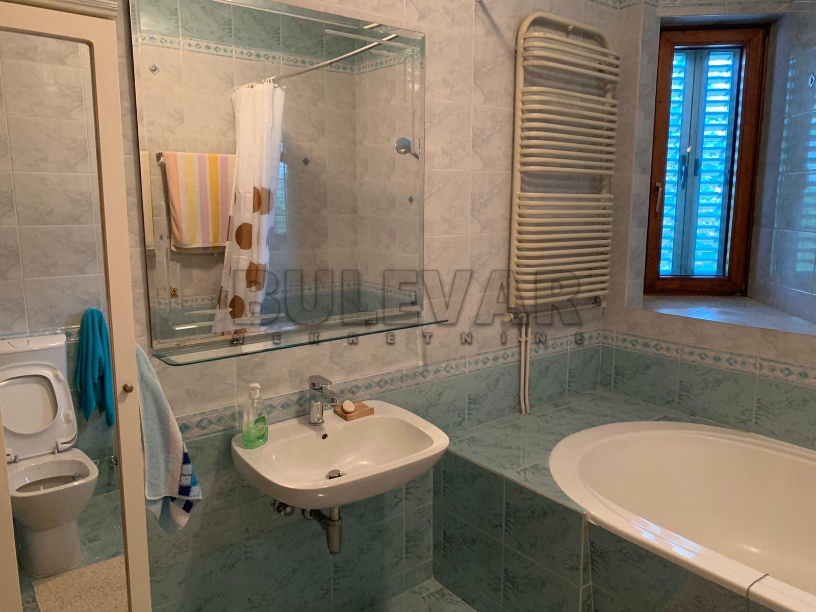 četvorosobna kuća, 290 m2, Pantelej, Jesenjinova ID: i-012325 23