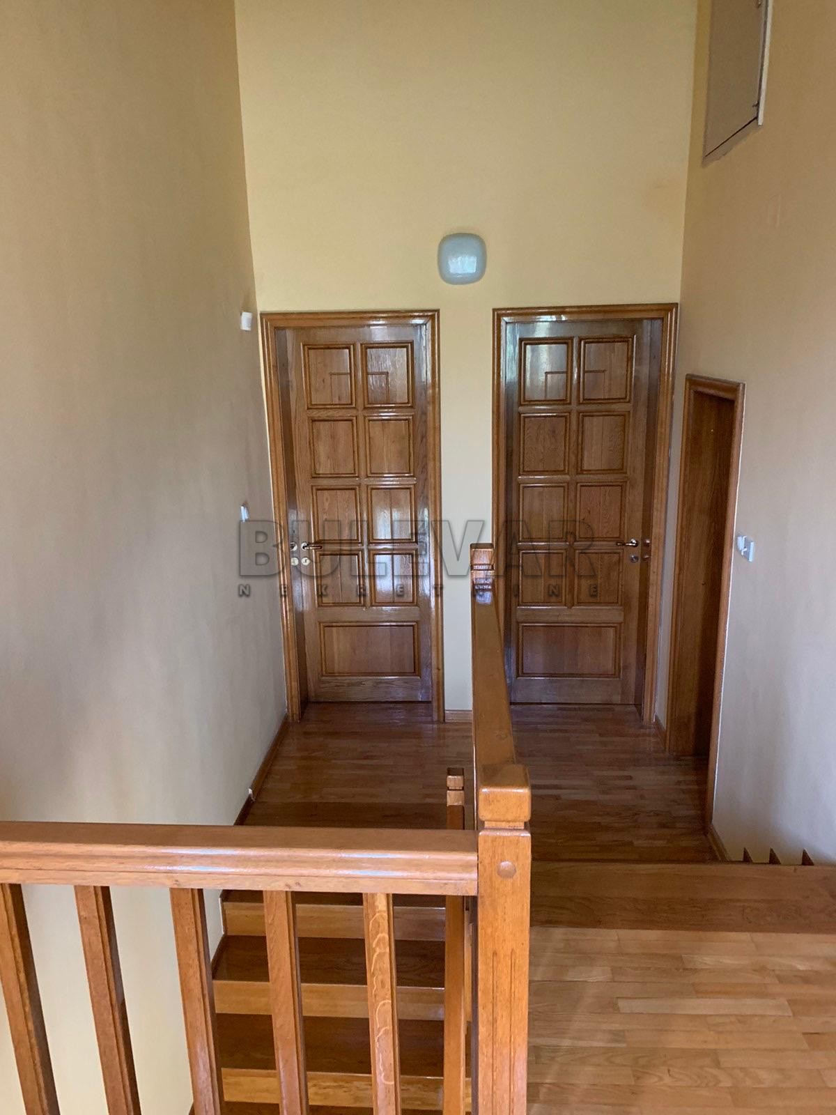 četvorosobna kuća, 290 m2, Pantelej, Jesenjinova ID: i-012325 26