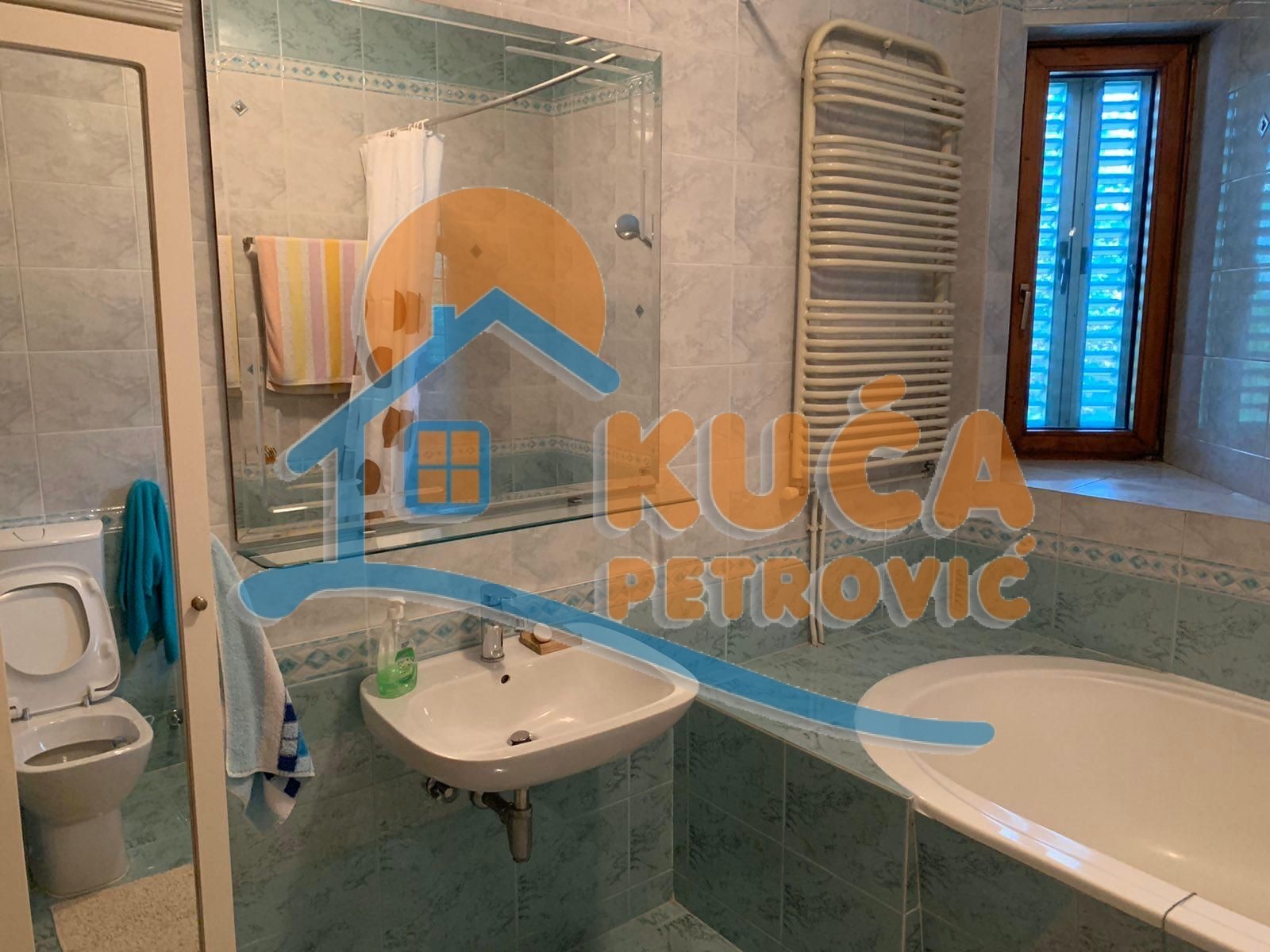 četvorosobna kuća, 290 m2, Pantelej, Jesenjinova ID: i-012325 23