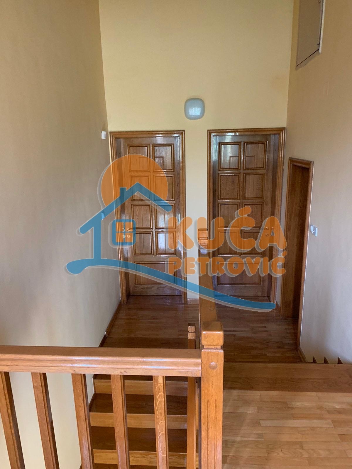 četvorosobna kuća, 290 m2, Pantelej, Jesenjinova ID: i-012325 26