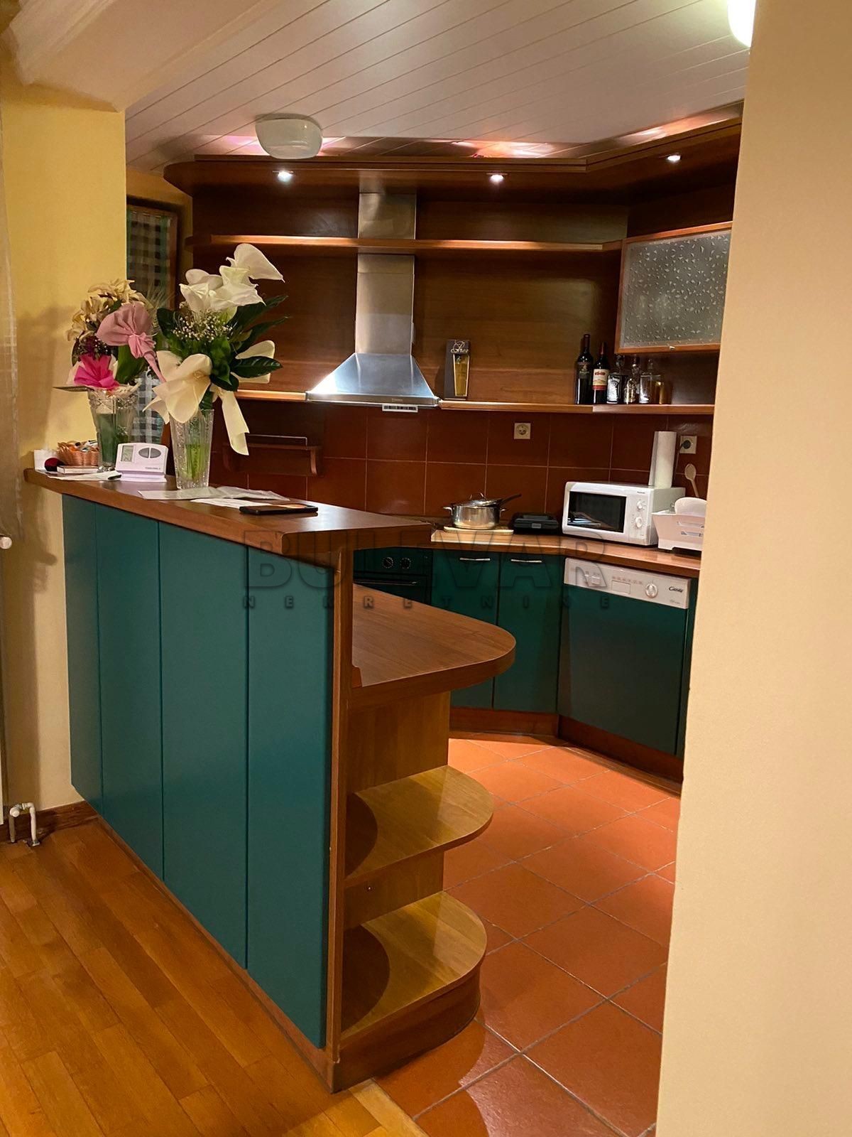 četvorosobna kuća, 290 m2, Pantelej, Jesenjinova ID: i-012325 13