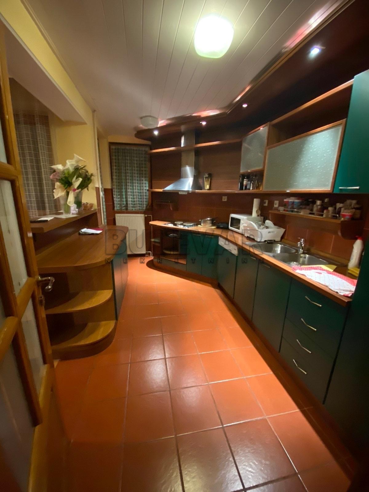 četvorosobna kuća, 290 m2, Pantelej, Jesenjinova ID: i-012325 14