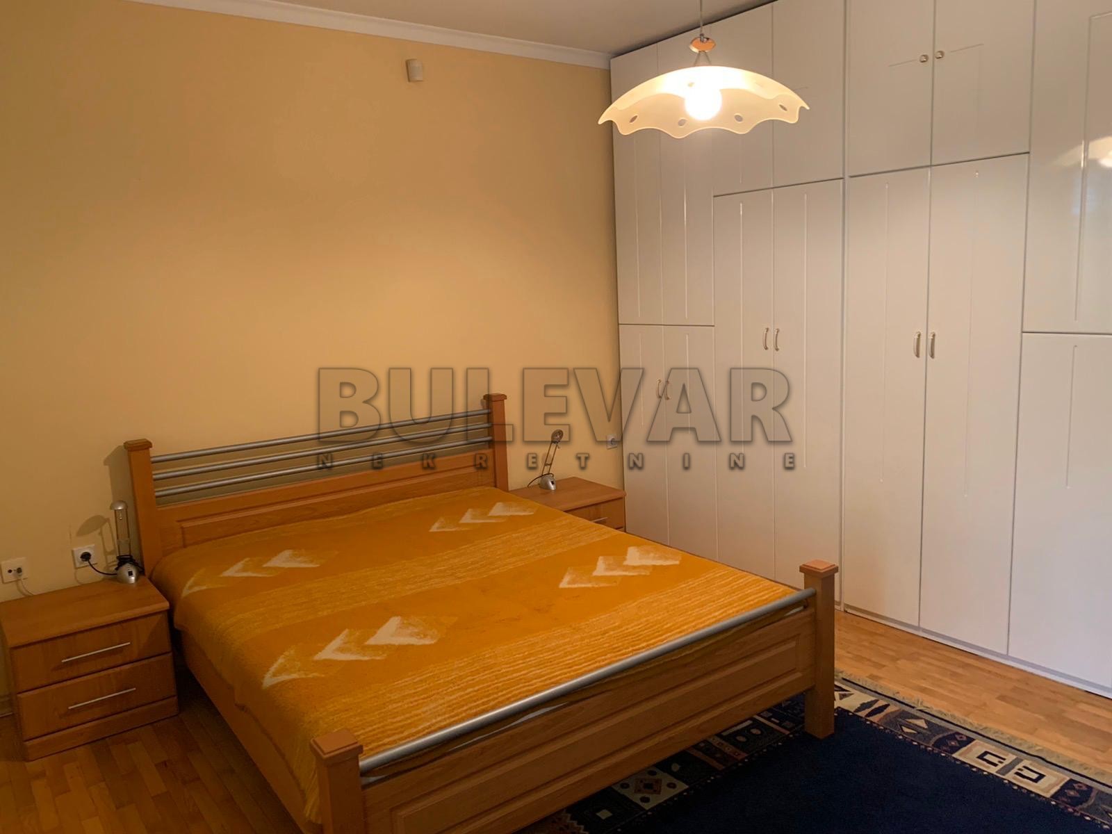 četvorosobna kuća, 290 m2, Pantelej, Jesenjinova ID: i-012325 15