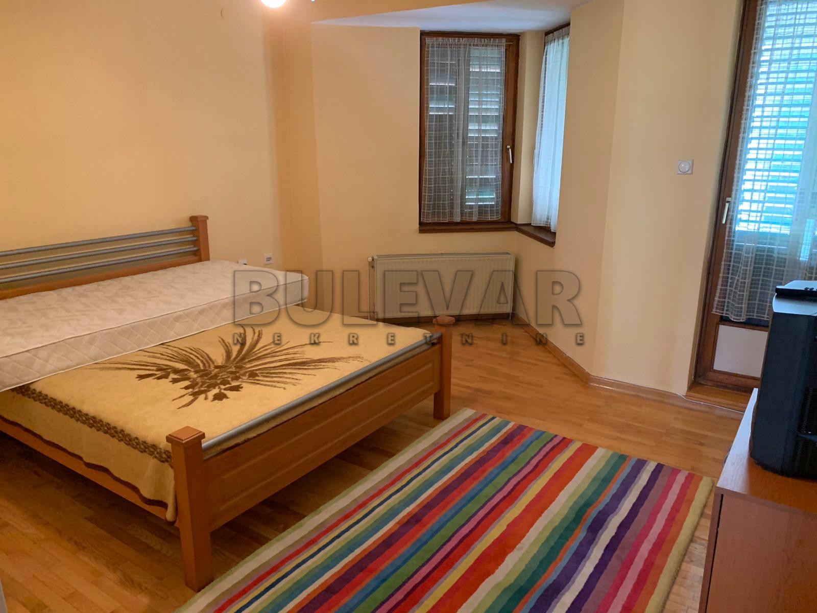 četvorosobna kuća, 290 m2, Pantelej, Jesenjinova ID: i-012325 17