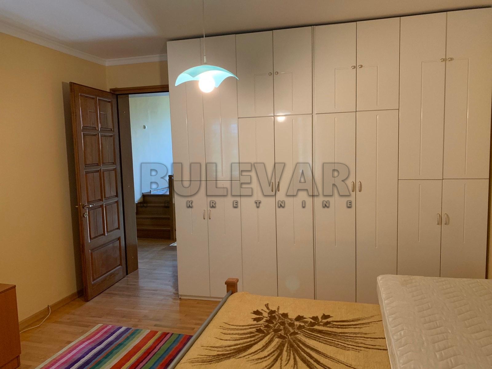 četvorosobna kuća, 290 m2, Pantelej, Jesenjinova ID: i-012325 18