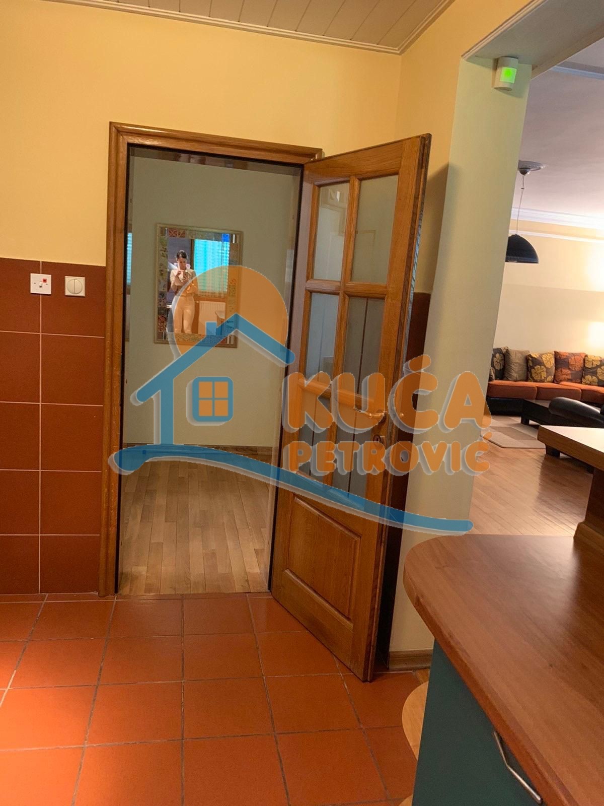 četvorosobna kuća, 290 m2, Pantelej, Jesenjinova ID: i-012325 29