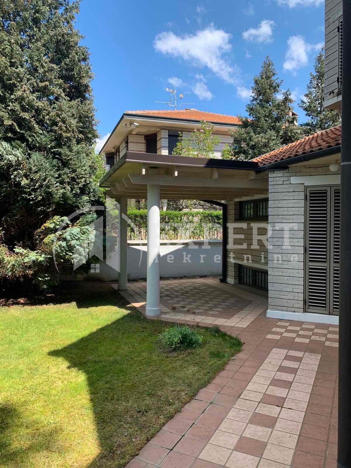 četvorosobna kuća, 290 m2, Pantelej, Jesenjinova ID: i-012325 32