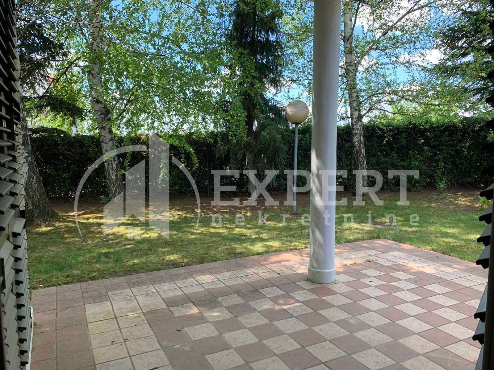 četvorosobna kuća, 290 m2, Pantelej, Jesenjinova ID: i-012325 33