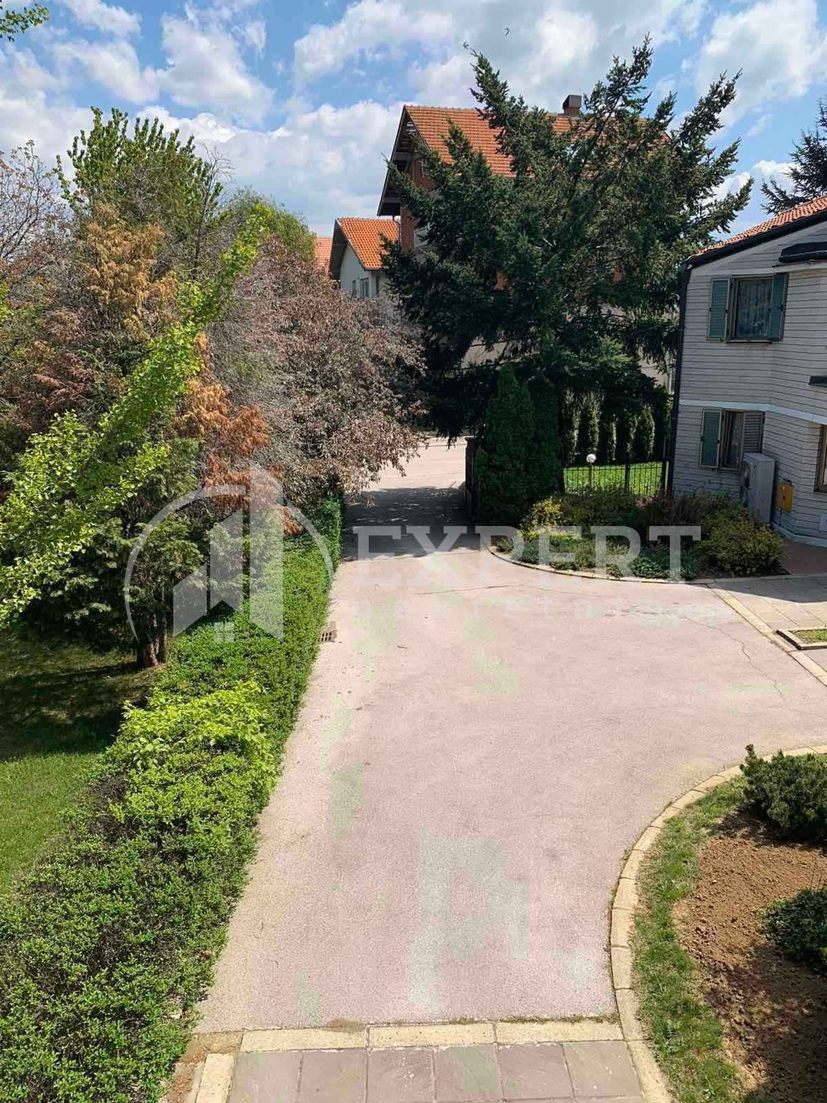 četvorosobna kuća, 290 m2, Pantelej, Jesenjinova ID: i-012325 34