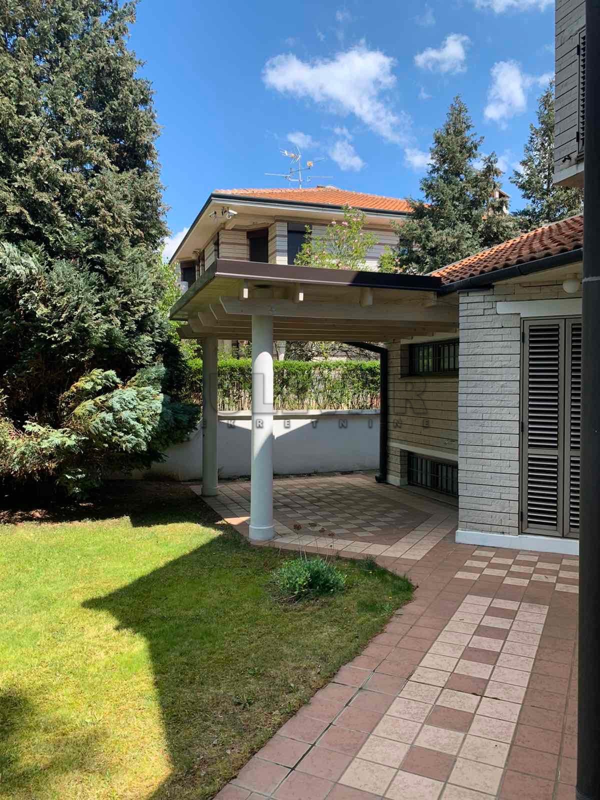 četvorosobna kuća, 290 m2, Pantelej, Jesenjinova ID: i-012325 32
