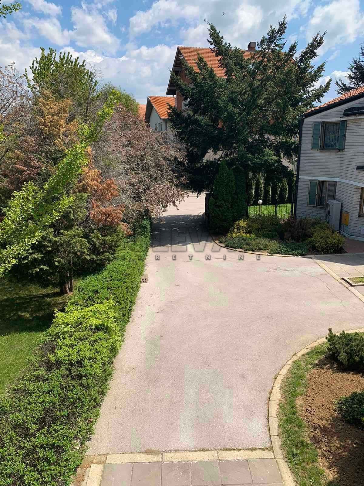 četvorosobna kuća, 290 m2, Pantelej, Jesenjinova ID: i-012325 34